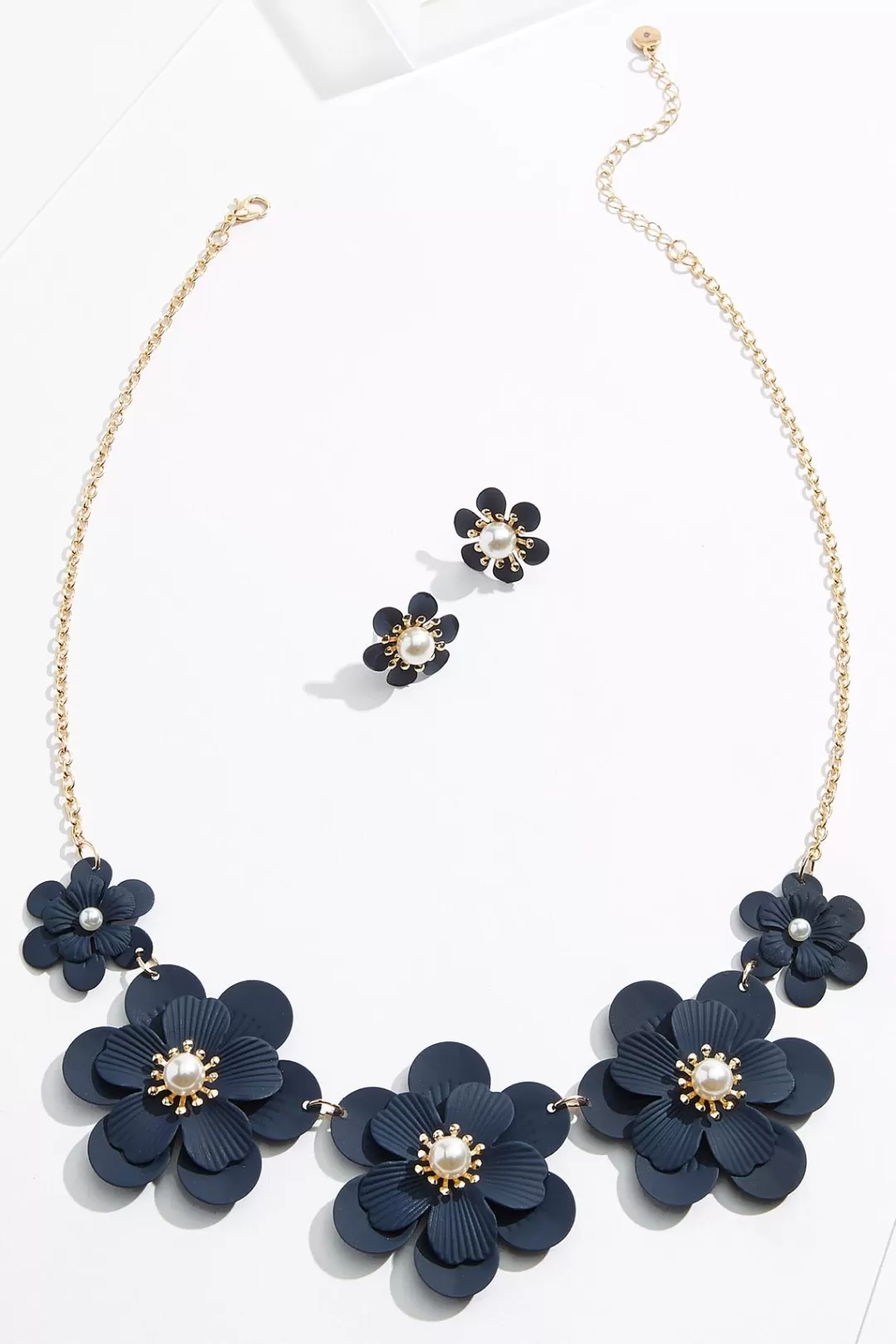 Cato Sets | Necklaces | Pearl Center Flower Necklace Set