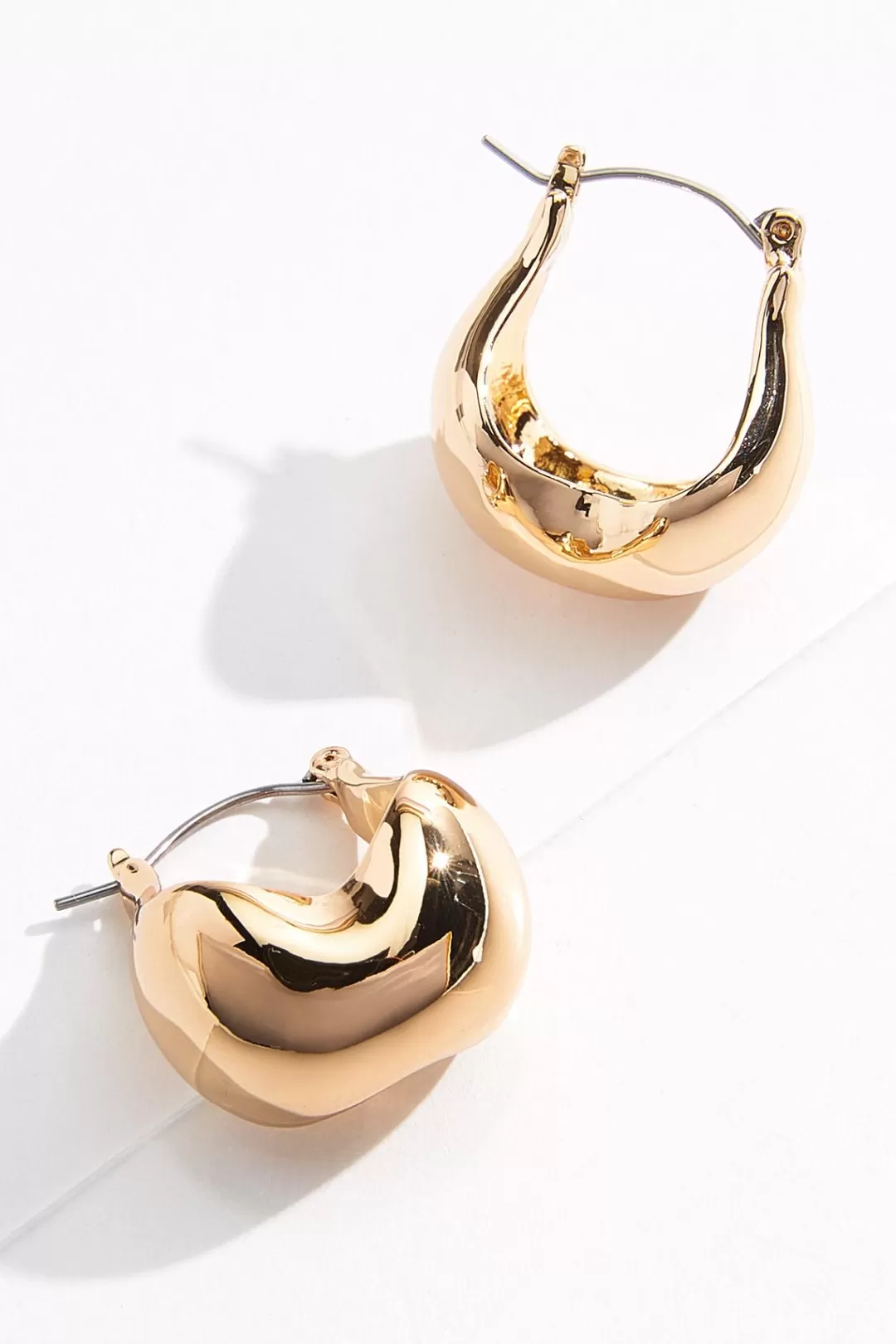 Cato Earrings | Wavy Hoop Earrings